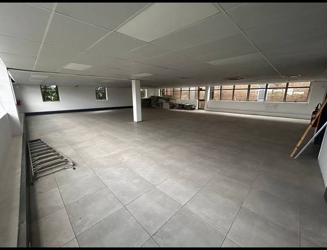 245M² OFFICE TO LET IN HALFWAY HOUSE